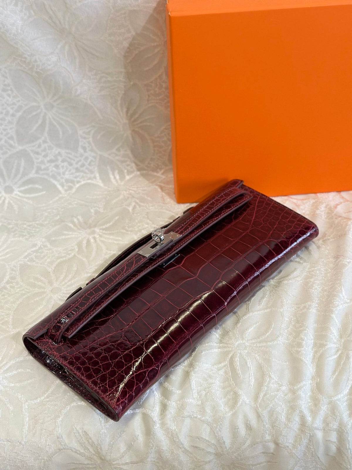 KELLY CUT 31 IN SANGRIA PURPLE SHINNY ALLIGATOR LEATHER WITH SILVER HARDWARE (MADE-TO-ODER)